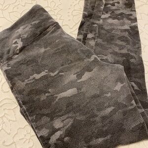Spalding Camouflage Patterned Leggings size XL
